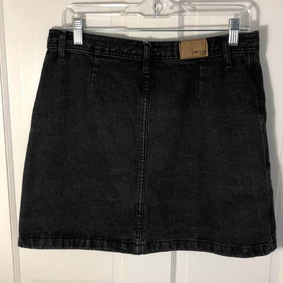 Black denim A-line button up pocket skirt. - Picture 2 of 3